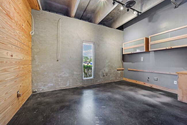 Building Photo - 4528 Bennington Ave