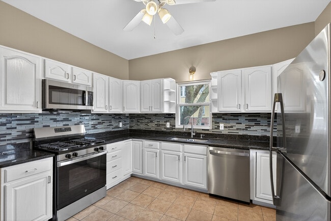 Building Photo - 1657 N Harding Ave