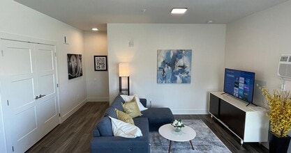Building Photo - Thirty First Place Apartments