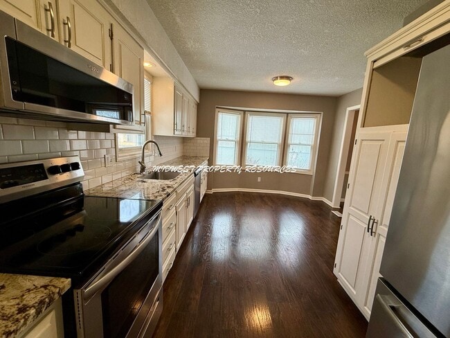 Foto del edificio - 3 Bed | 2 Bath Home for Rent – Lee’s Summit