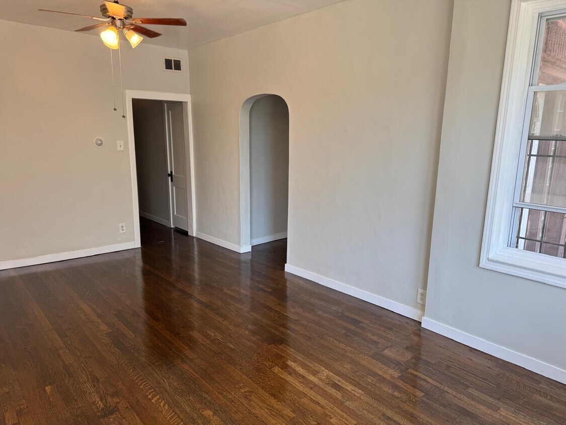 Foto principal - 2132 S Harding Ave