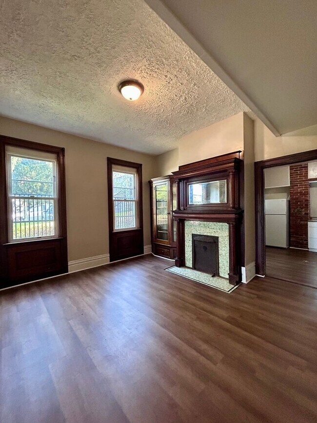 Foto del edificio - Spacious 4-Bedroom House Near Brighton Hei...