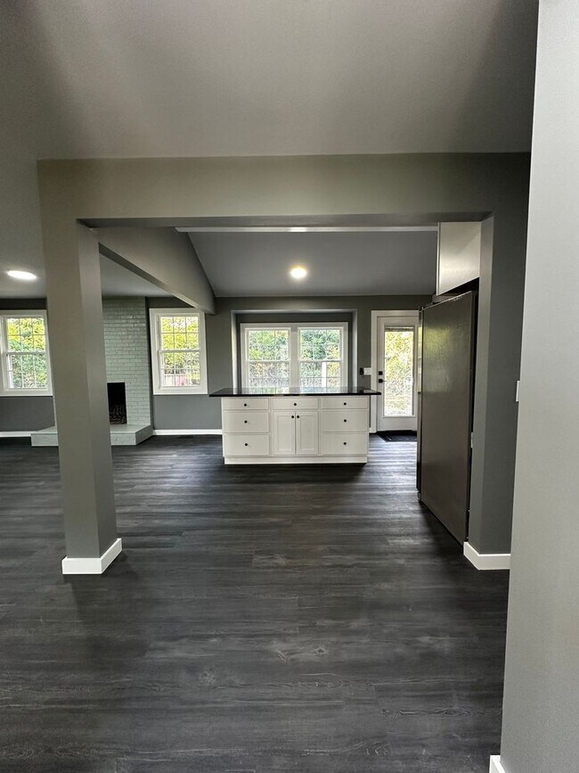 Foto del edificio - Fully Renovated in the Heart of Hendersonv...