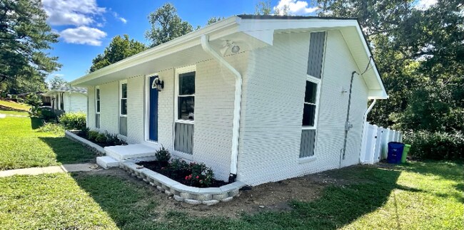 Building Photo - 600 Grantland Dr