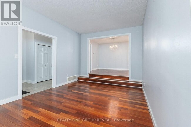 Building Photo - 326 Prince of Wales Dr