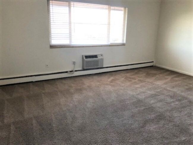 Foto del edificio - MOVE IN READY!! Charming 2 bedroom 1 bath ...