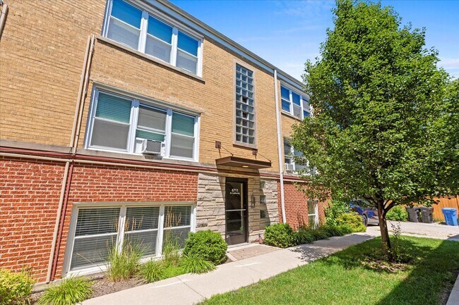 Building Photo - 6705 N California Ave