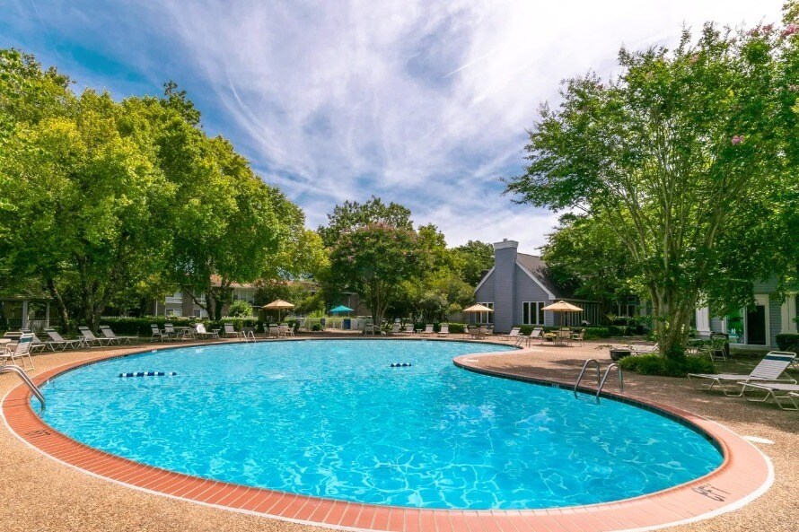 Peninsula Grove Apartments in Hampton, VA