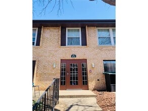 Building Photo - 932 Westbrooke Way