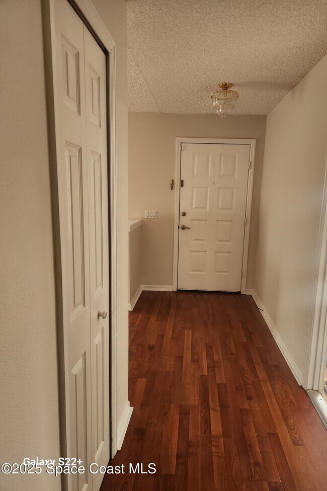 Building Photo - 2113 Greyfield St NE