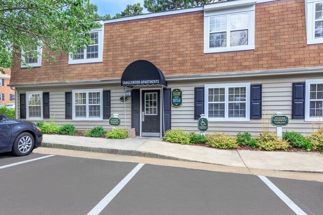 Foto del edificio - TANGLEWOOD APARTMENTS