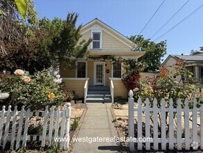 Building Photo - 305 4th St