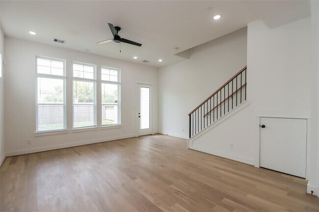 Foto del edificio - 2507 Stuart St