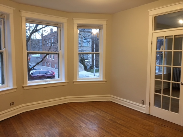 living room - 1483 W Farragut Ave