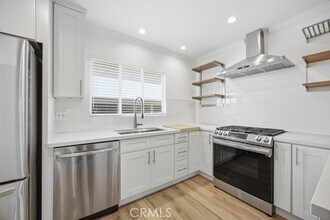 Building Photo - 241 S Barrington Ave