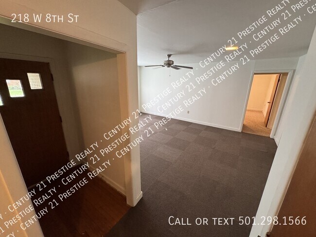 Building Photo - 218 W 8th St