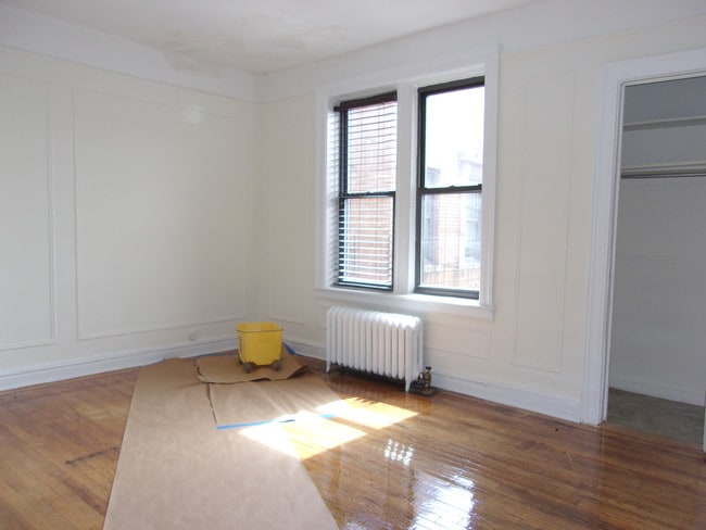 Building Photo - 4865 Broadway