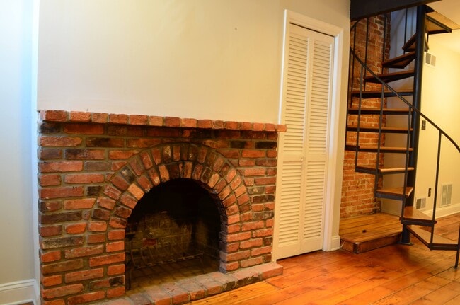 Building Photo - 19 E Wheeling St