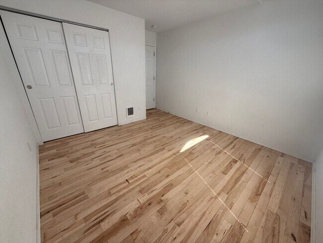 Foto del edificio - 1565 N Summit Rd