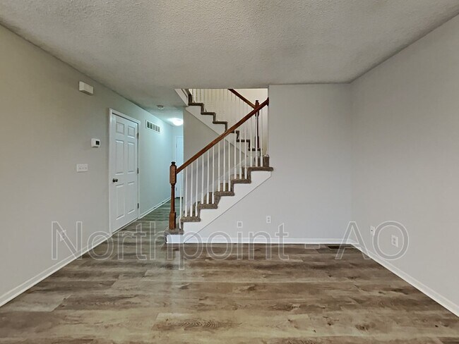 Building Photo - 11100 Highview Rd