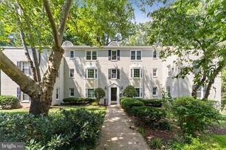 Building Photo - 702 S Arlington Mill Dr