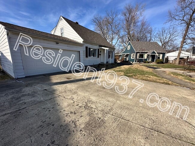 Building Photo - Spacious 3 Bed 2 bath Home
