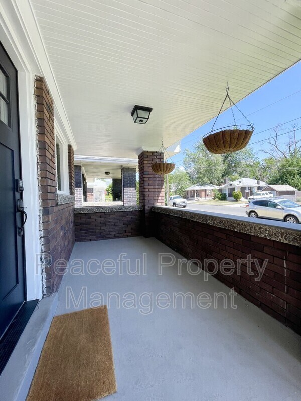 Building Photo - 157 Kensington Ave