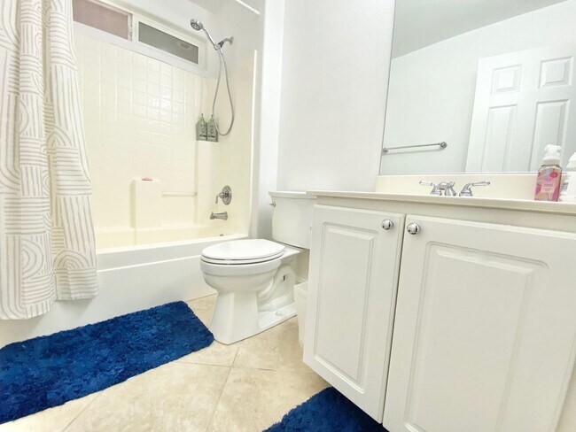 Foto del edificio - STUNNING 2 STORY HOME IN A GUARD GATED COM...