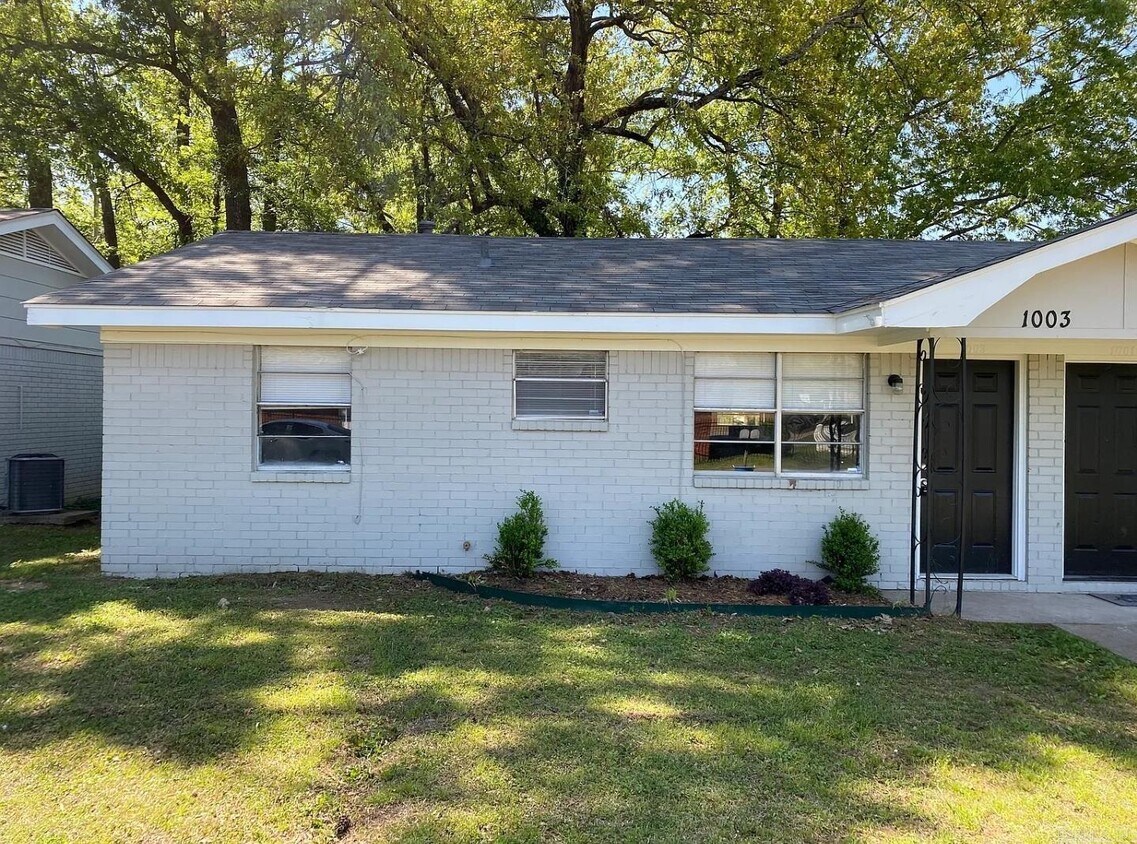 Primary Photo - 1003 Wright Cir