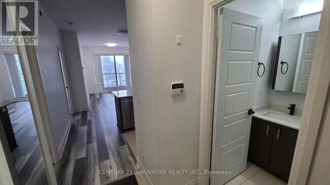 Photo du bâtiment - B-8228 Birchmount Rd