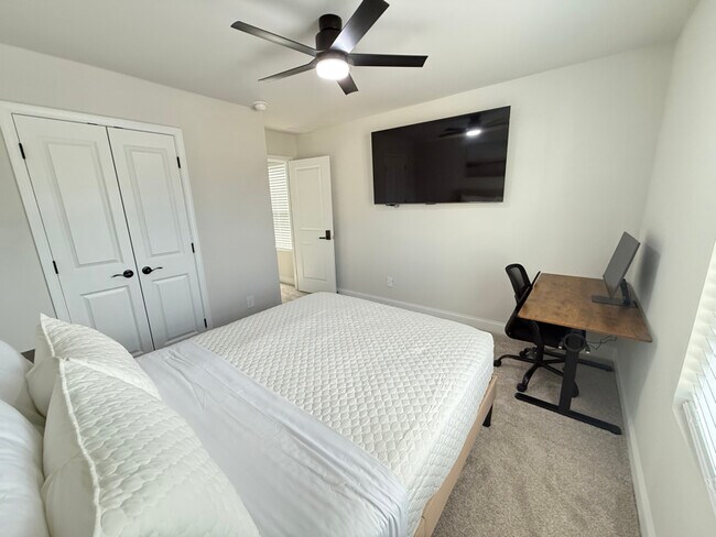 Foto del edificio - 4045 Grommet Ct