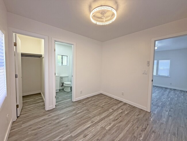 Building Photo - 1016 E Ventura St