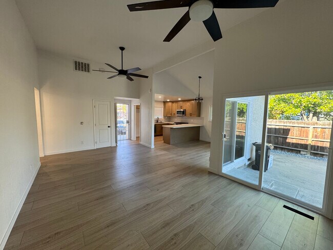 Foto del edificio - 2204 Lausett Ave