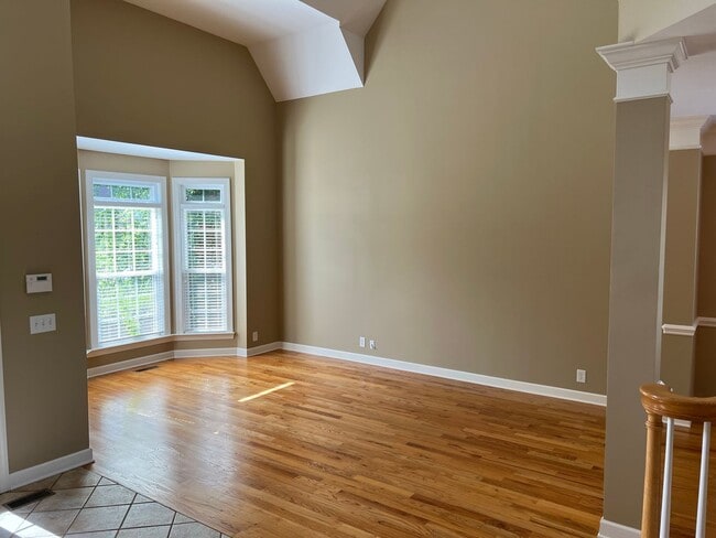 Building Photo - 4 Bed, 3.5 Bath Home w/  3 Car Garage in W...