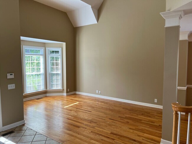 Building Photo - 4 Bed, 3.5 Bath Home w/  3 Car Garage in Williamson Co