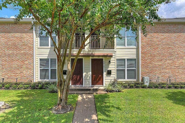 Foto del edificio - 8840 Kempwood Dr