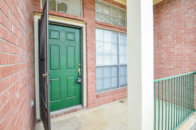 Foto del edificio - 2710 Grants Lake Blvd