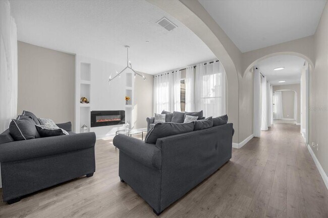 Building Photo - 9657 Moss Rose Way