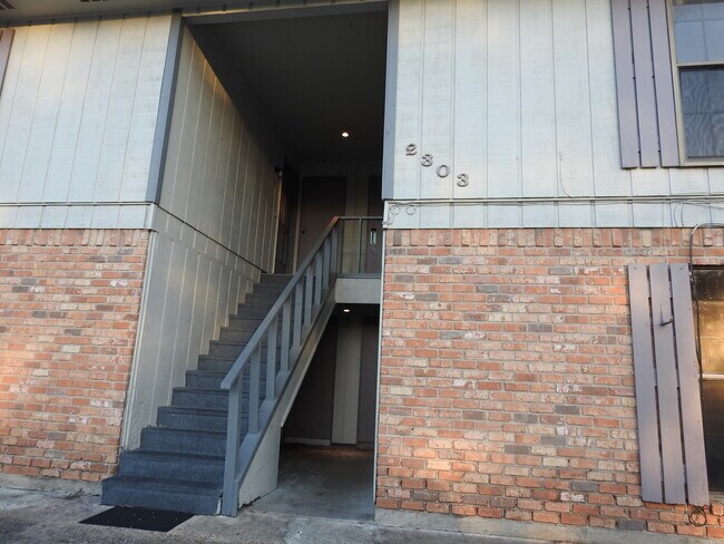 Vista frontal de la propiedad - 2303 Elm Ave