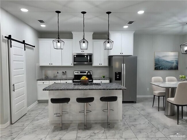Foto del edificio - 5517 N Crown Point
