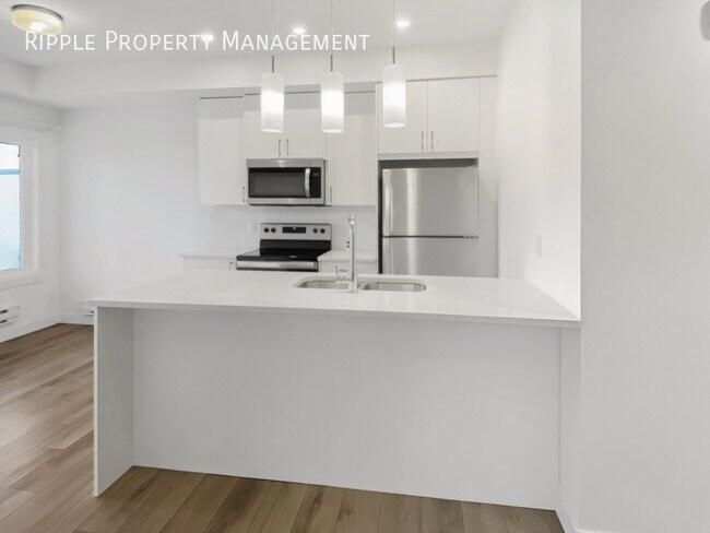 Photo du bâtiment - Modern 2 Beds, 1 Baths TownHouse | No Pets Allowed