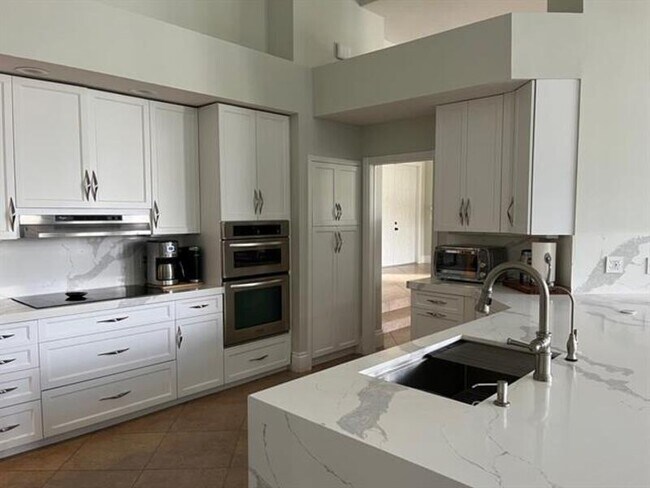 Building Photo - 20252 Ocean Key Dr
