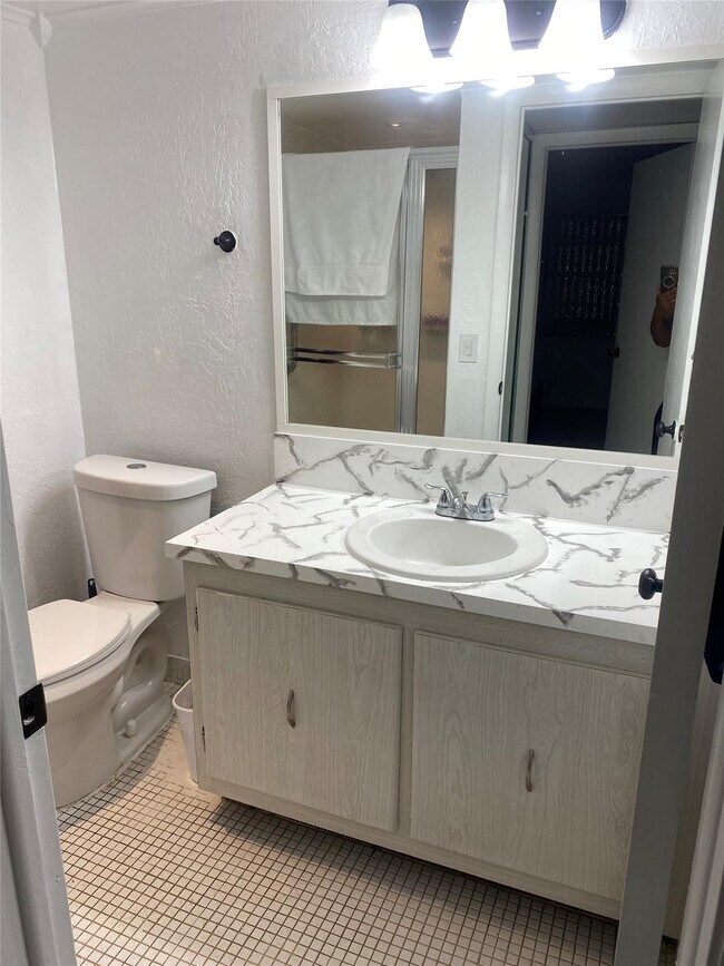 Foto del edificio - 785 Burgundy St