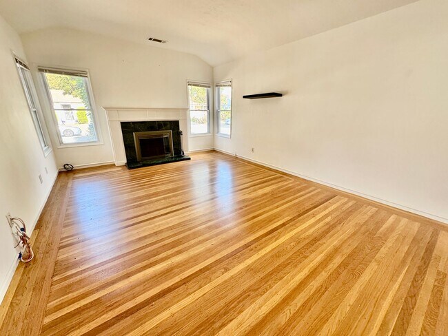 Foto del edificio - Remodeled 3Bed/2Bath Home in San Leandro –...