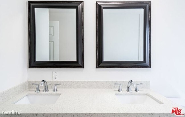 Foto del edificio - 1 br, 1 bath Apartment - 1725 W Vernon Ave