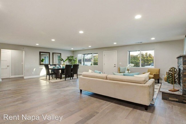 Building Photo - 3 br, 2 bath House - 1711 Crinella Drive