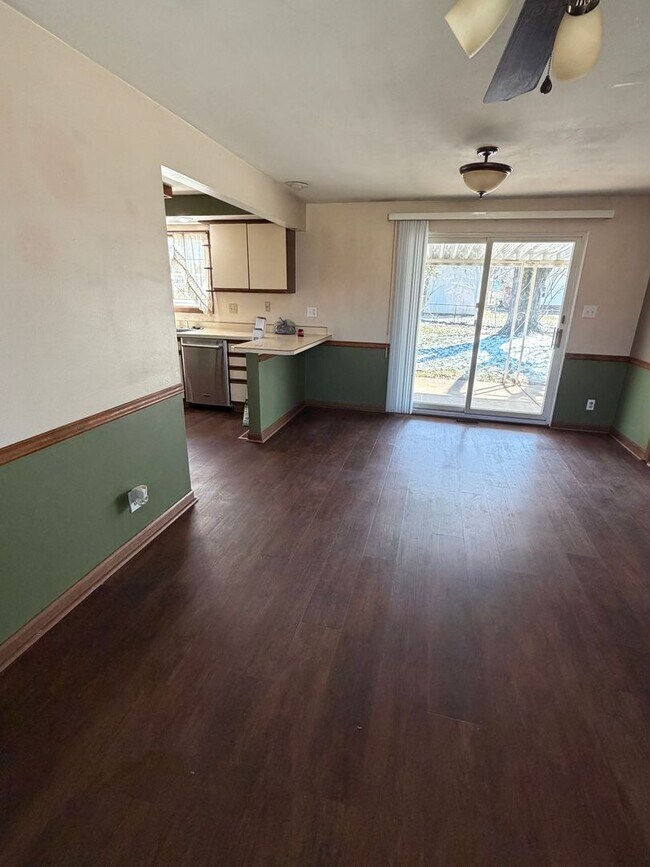 Building Photo - Awesome Three Bedroom/Two Bath Home In Rona Hills/Fairborn