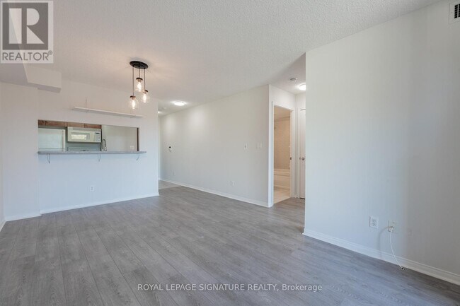 Photo du bâtiment - 1733 Queen St E