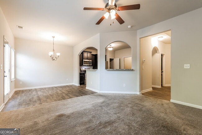 Building Photo - 285 Magnaview Dr