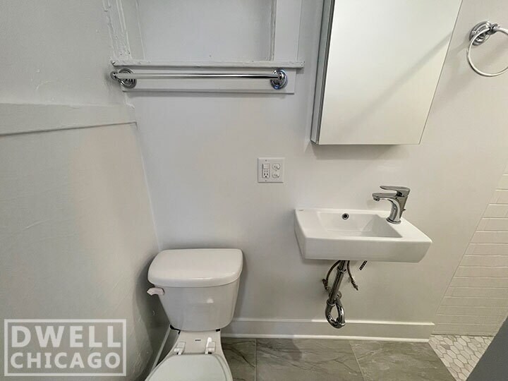 Primary Photo - 2348 W Addison St